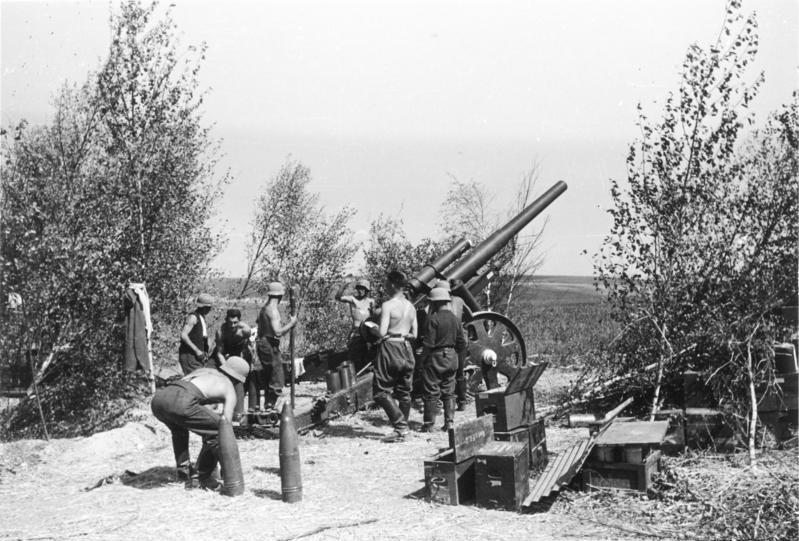 Frankreich, Artilleristen am Geschütz